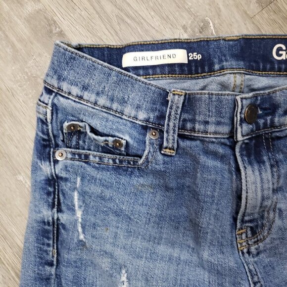 Gap Girlfriend Fit Destroyed Distressed Jeans Ankle Length Sz 25 - Picture 4 of 9